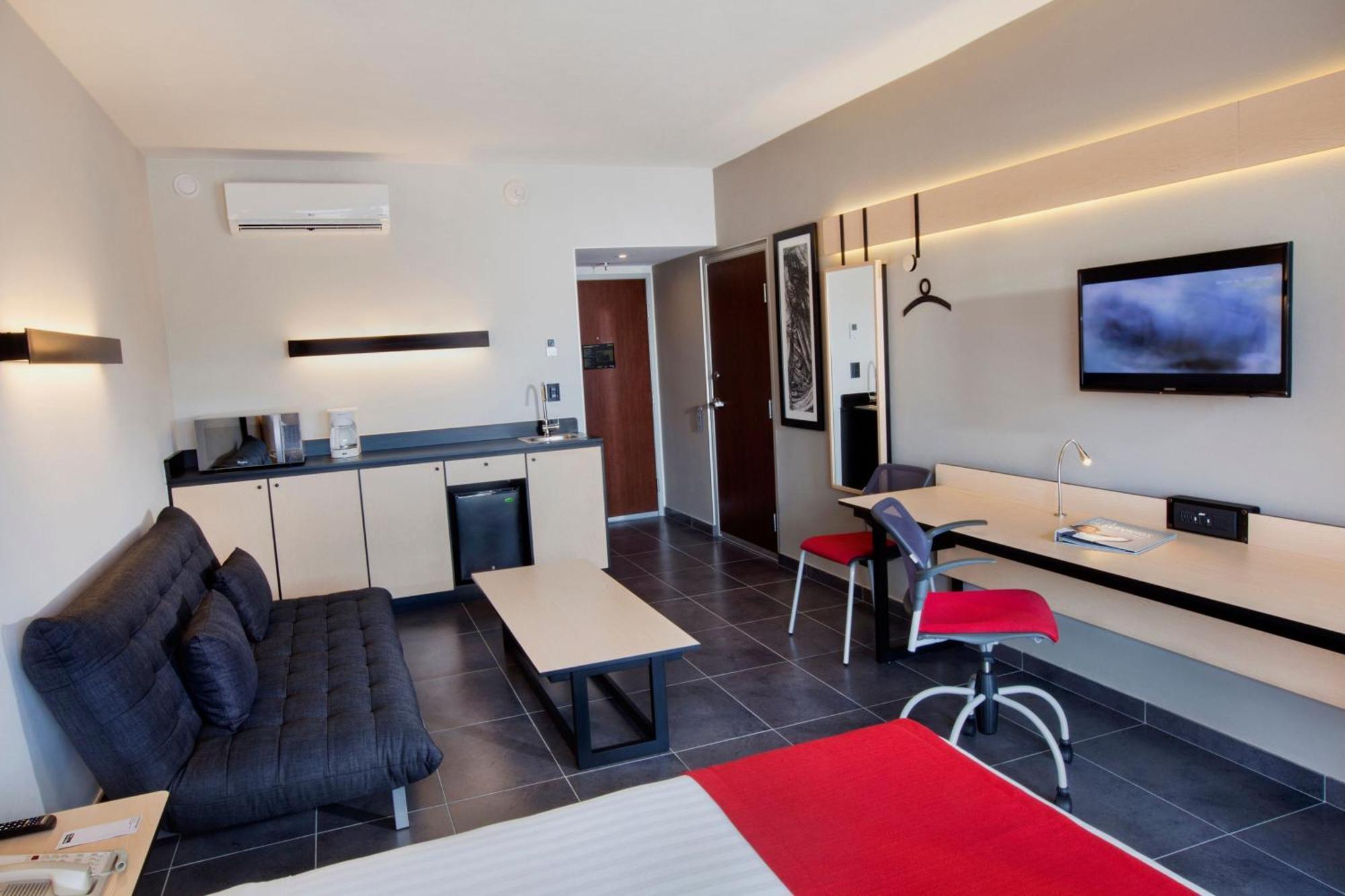 City Express Plus By Marriott Cabo San Lucas Extérieur photo